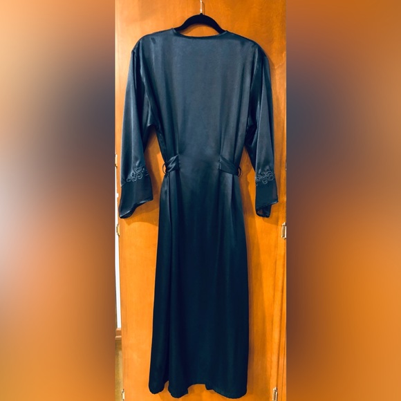 Vintage Jones New York Silky Robe, sheer bell sleeve/embroidered detail - size L - Picture 7 of 11
